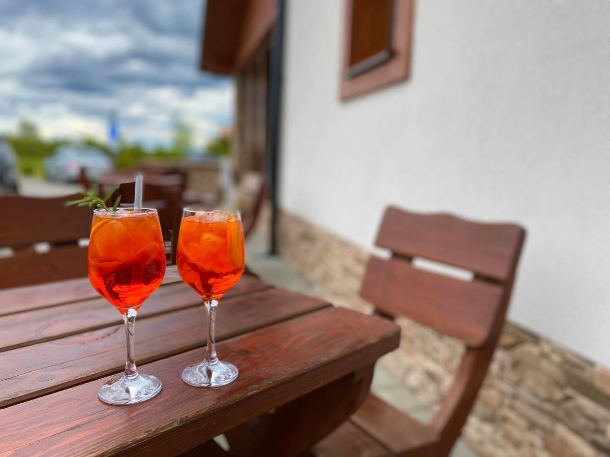 Penzion Kingo Nemšová Buitenkant foto